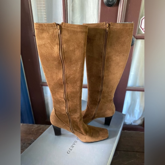 Franco Sarto Suede boot. Size 9 - Picture 6 of 8